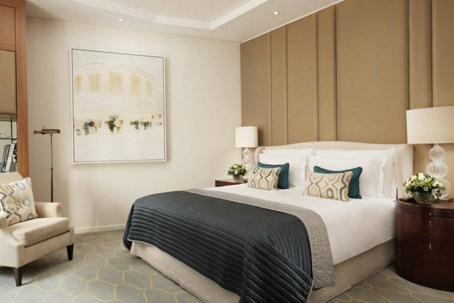 Corinthia hotel bedroom