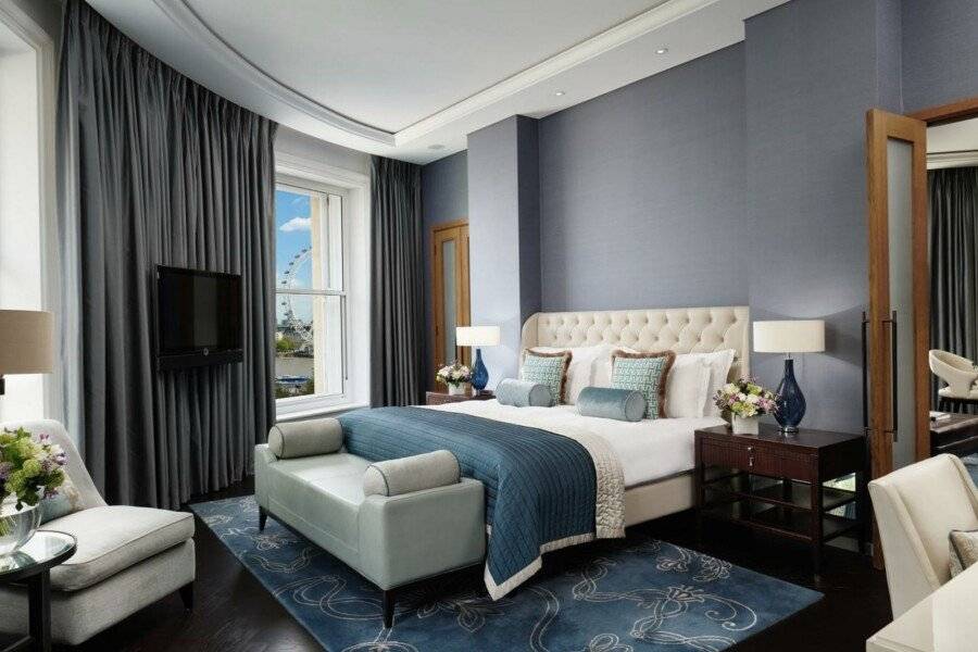 Corinthia hotel bedroom