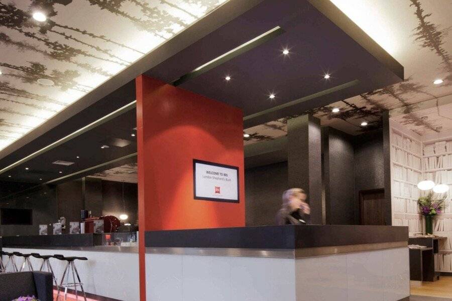 ibis Shepherds Bush - Hammersmith lobby,front desk,