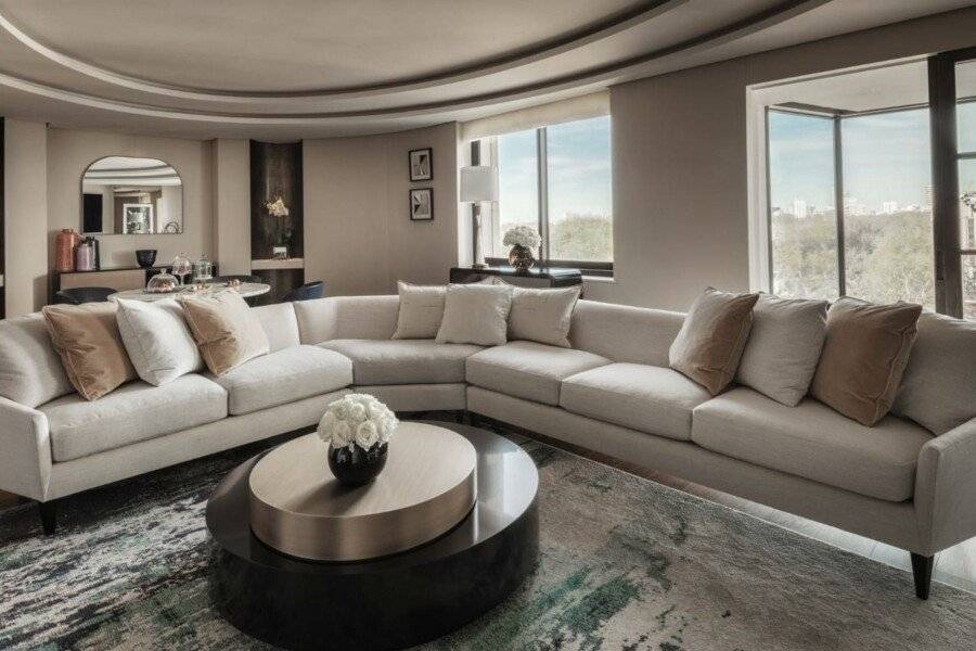 Four Seasons Hotel London at Park Lane lounge