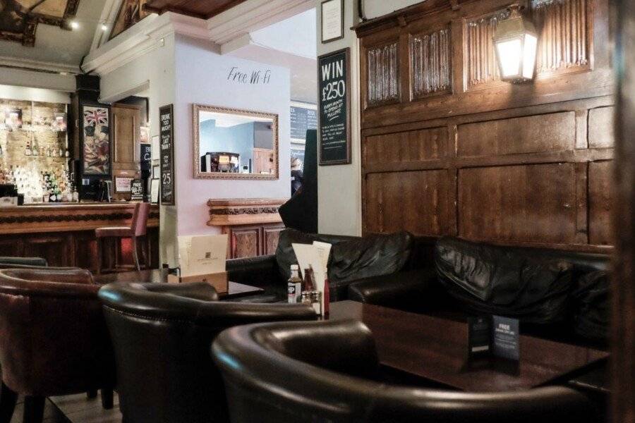 The Wellington Hotel bar,lounge