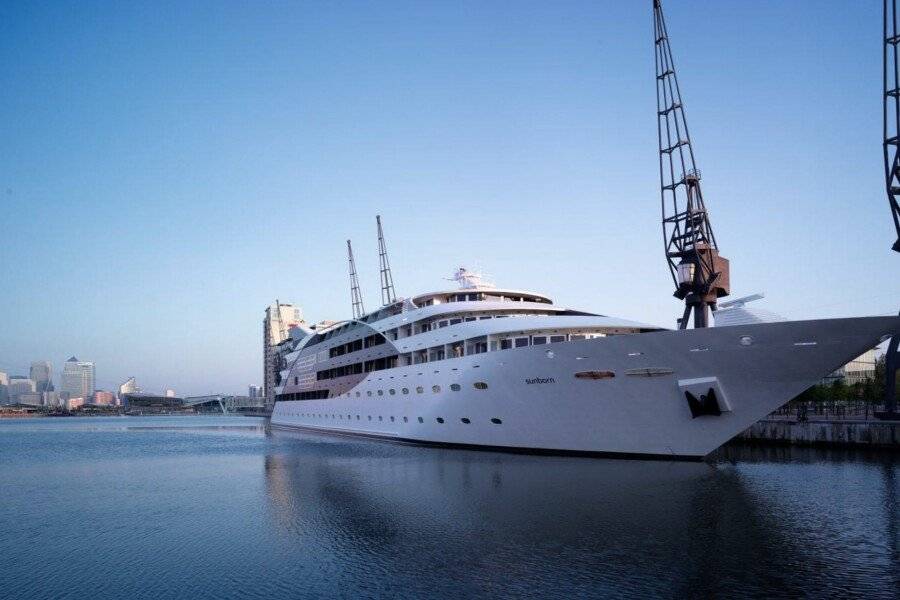 Sunborn Yacht Hotel 