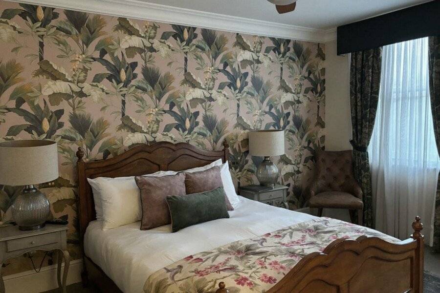 The Clerk & Well Pub and Rooms hotel bedroom