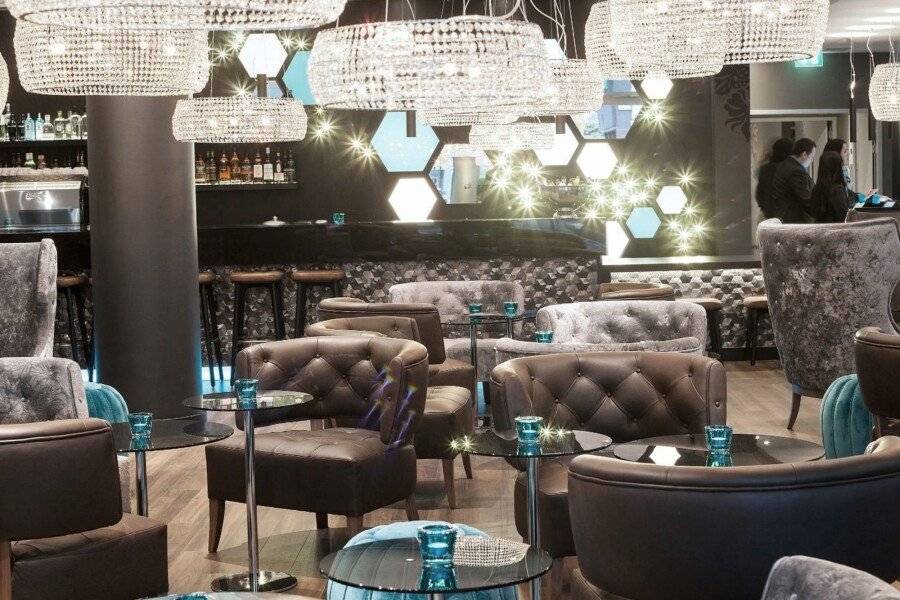 Motel One-Tower Hill bar,lounge