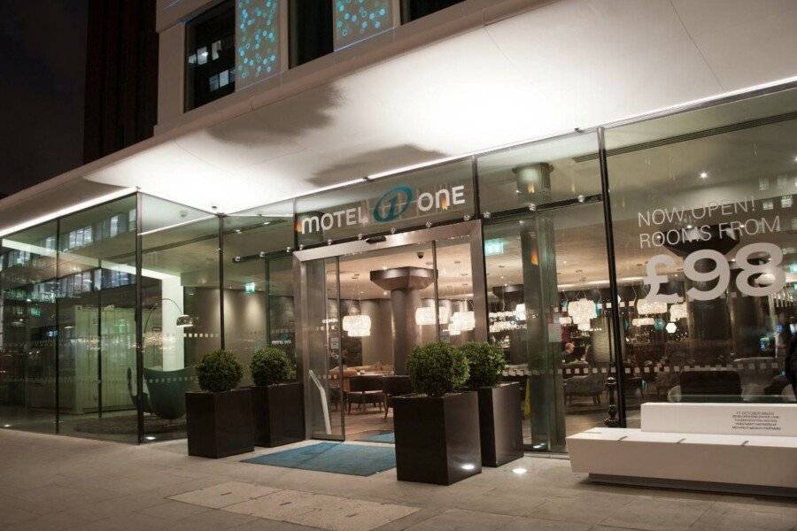 Motel One-Tower Hill facade, lobby