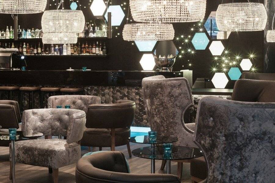 Motel One-Tower Hill bar,lounge