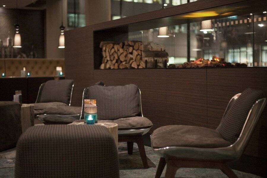 Motel One-Tower Hill lobby