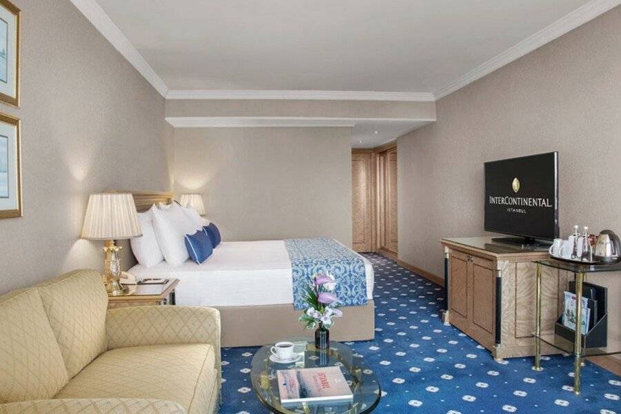 InterContinental, an IHG Hotel hotel bedroom