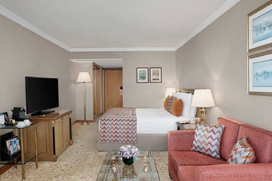 InterContinental, an IHG Hotel hotel bedroom