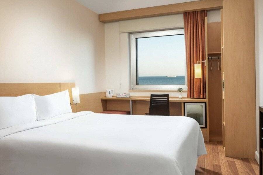 Ibis Zeytinburnu hotel bedroom,ocean view