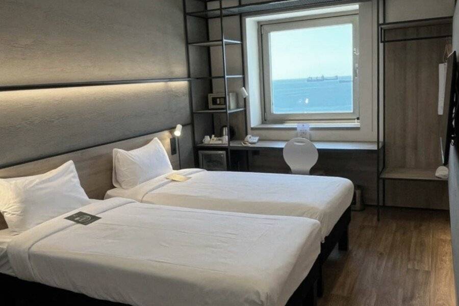 Ibis Zeytinburnu hotel bedroom,ocean view