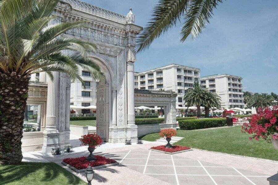 Çırağan Palace Kempinski facade,garden