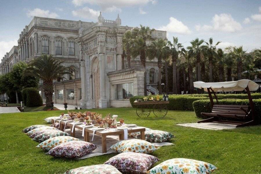 Çırağan Palace Kempinski facade,garden