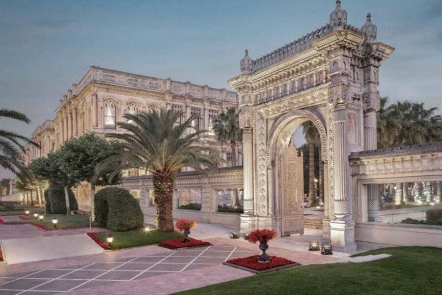 Çırağan Palace Kempinski facade,garden