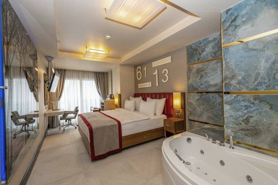 Ramada By Wyndham Pera Taksim hotel bedroom,jacuzzi