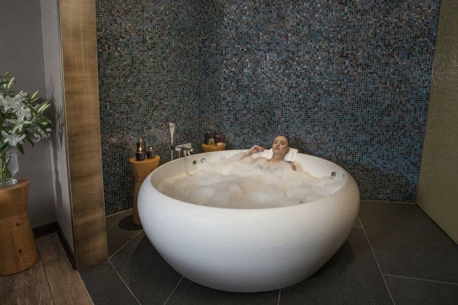 The Marmara Taksim jacuzzi,spa,bathtub