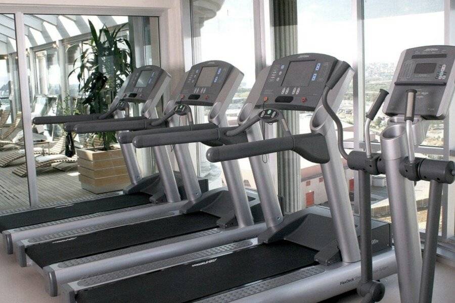 WOW Airport Hotel fitness centre