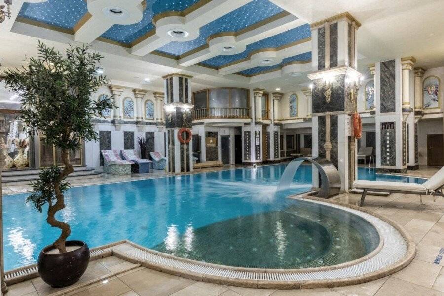 Wyndham Istanbul Old City indoor pool,spa