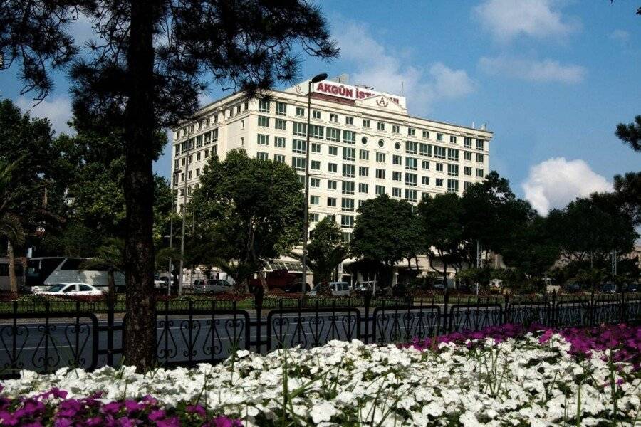 Akgun Hotel facade, garden