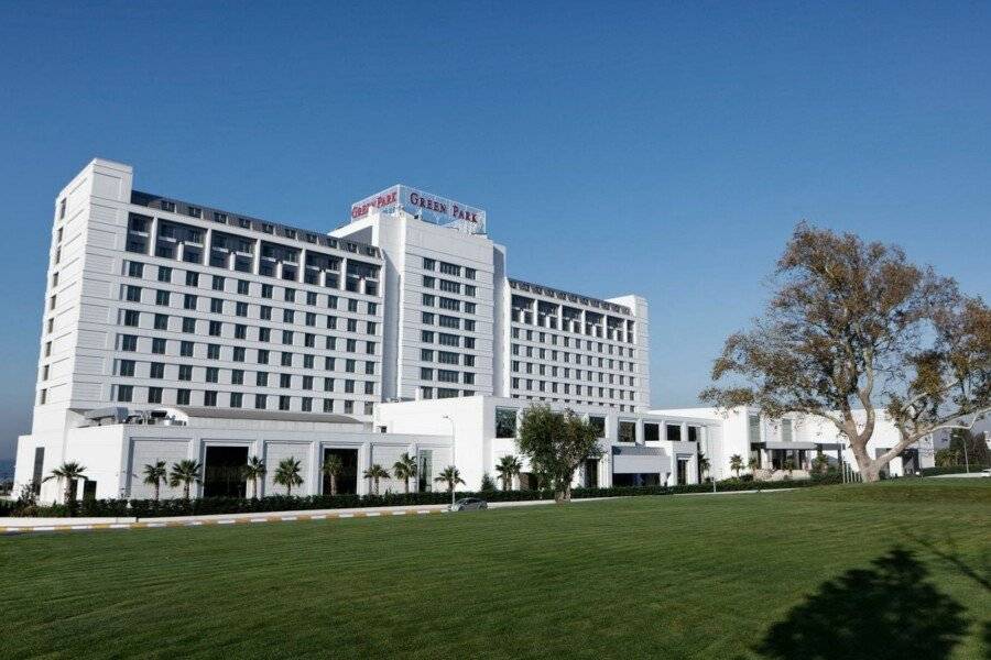 The Green Park Pendik facade, garden