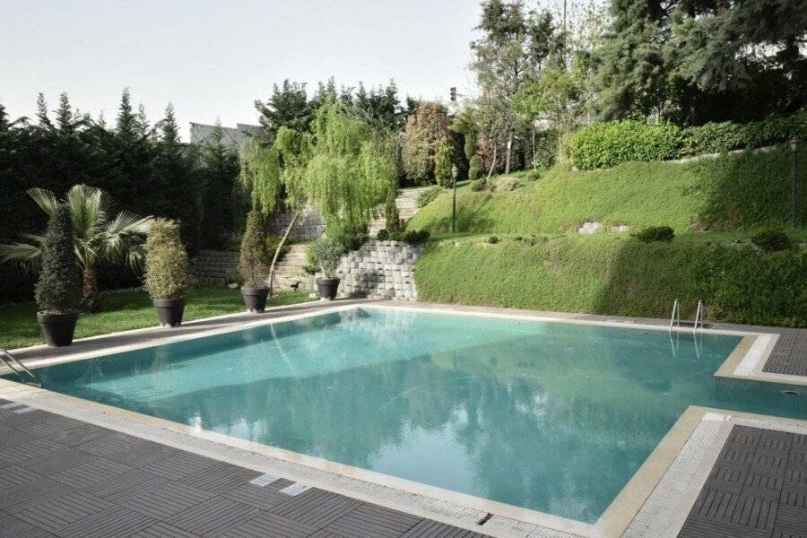 Istanbul Gonen Hotel outdoor pool,garden