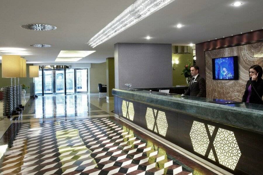 Istanbul Gonen Hotel lobby,front desk