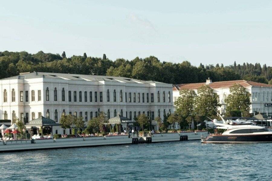 Four Seasons Hotel at the Bosphorus facade