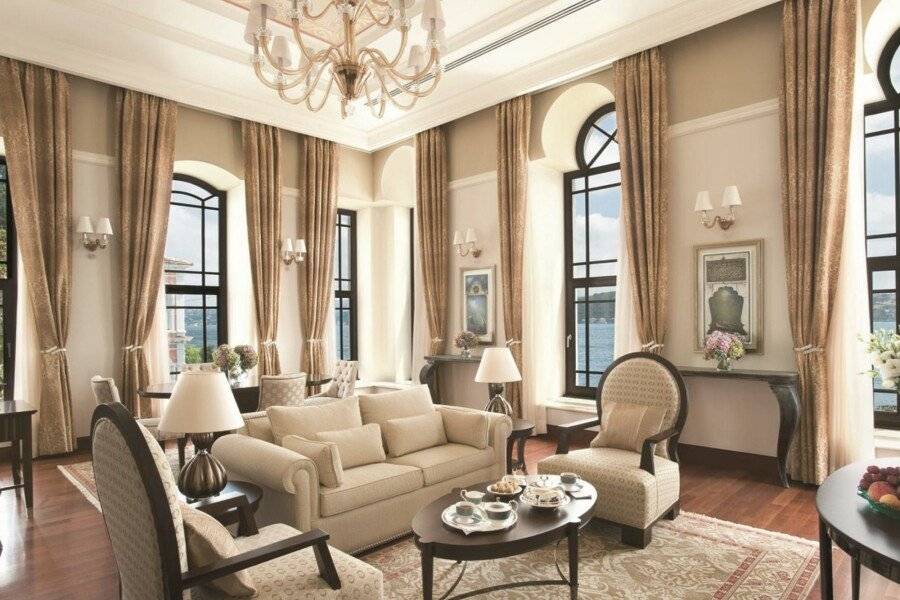 Four Seasons Hotel at the Bosphorus lounge