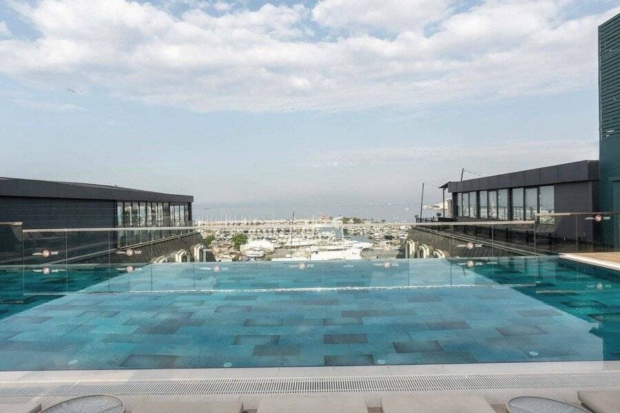 Wyndham Grand Kalamış Marina Hotel infinity pool,ocean view