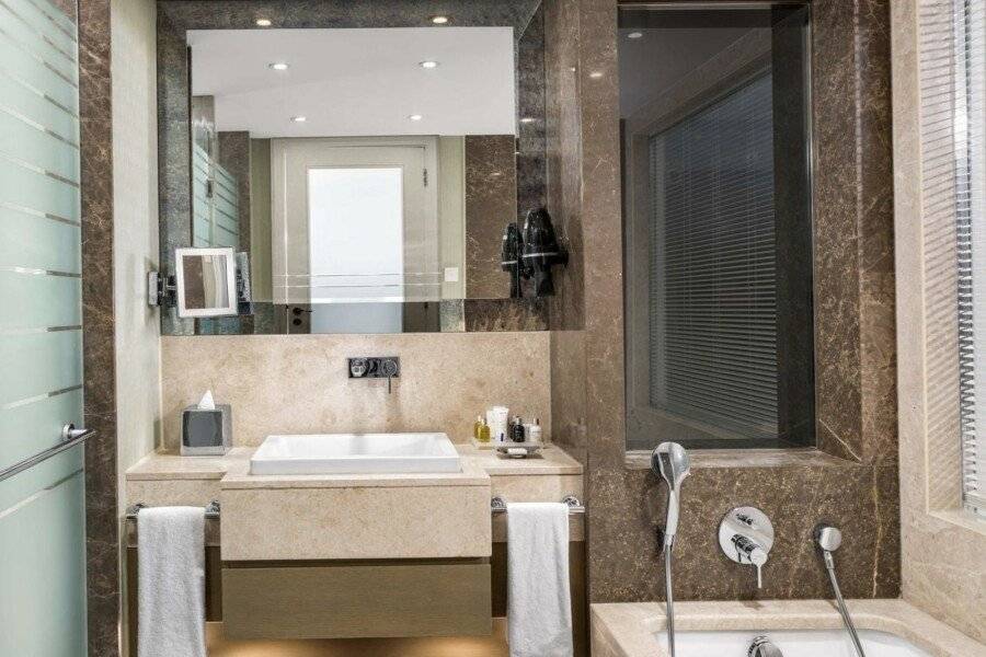 Radisson Blu Hotel, Istanbul Sisli bathtub