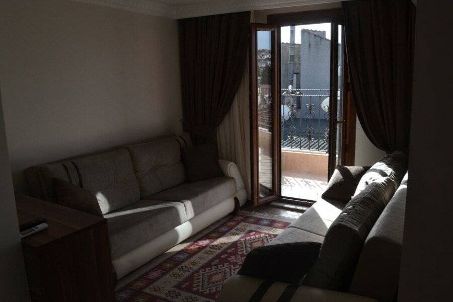 New Fatih Hotel hotel bedroom,balcony