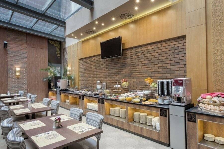 Marmara Hotel Budapest restaurant, breakfast