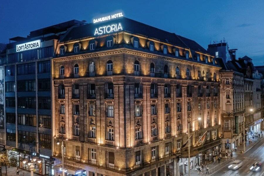 Danubius Hotel Astoria City Center facade