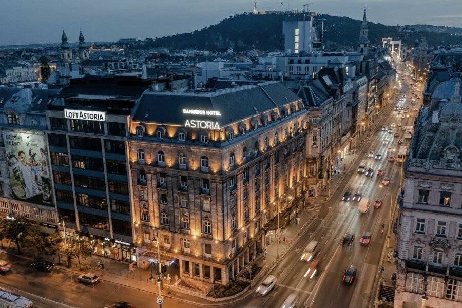 Danubius Hotel Astoria City Center facade