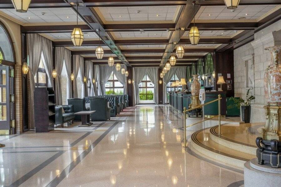 Ensana Grand Margaret Island lobby