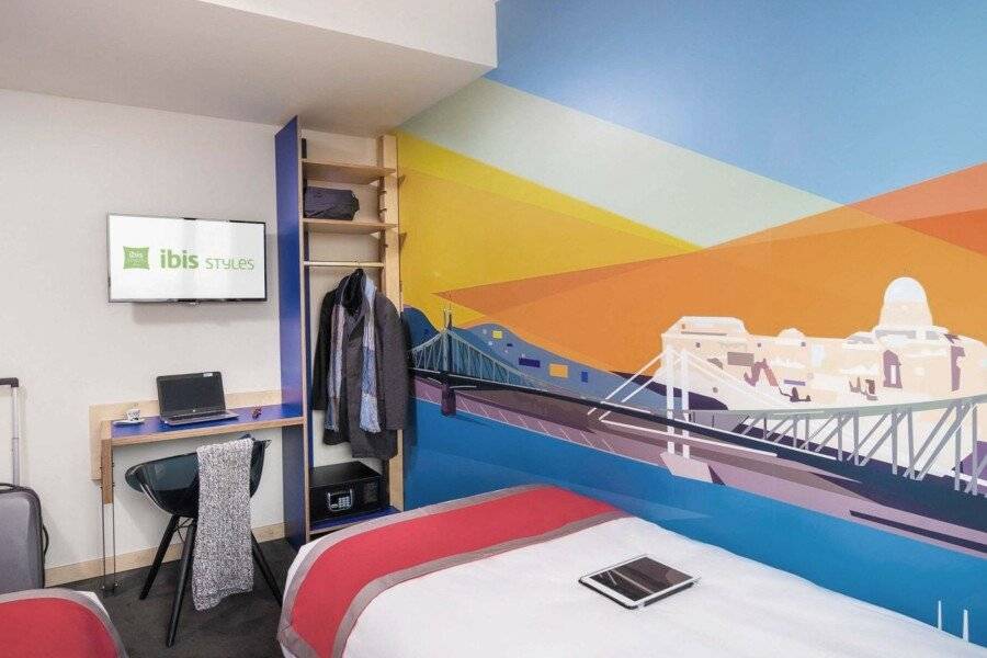 ibis Styles Citywest hotel bedroom