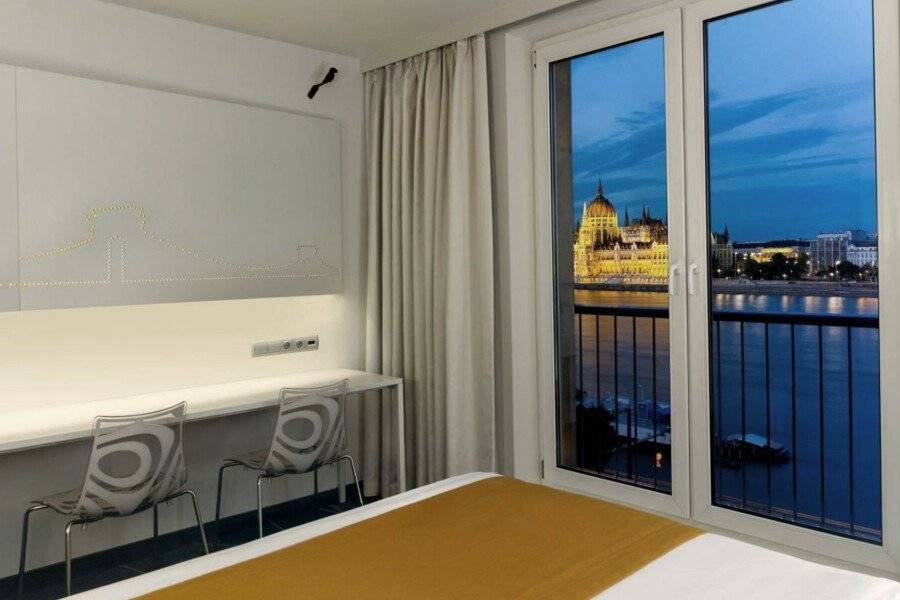 Park Plaza Budapest hotel bedroom,ocean view