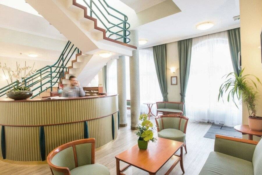 Baross City Hotel - Budapest lobby,front desk,