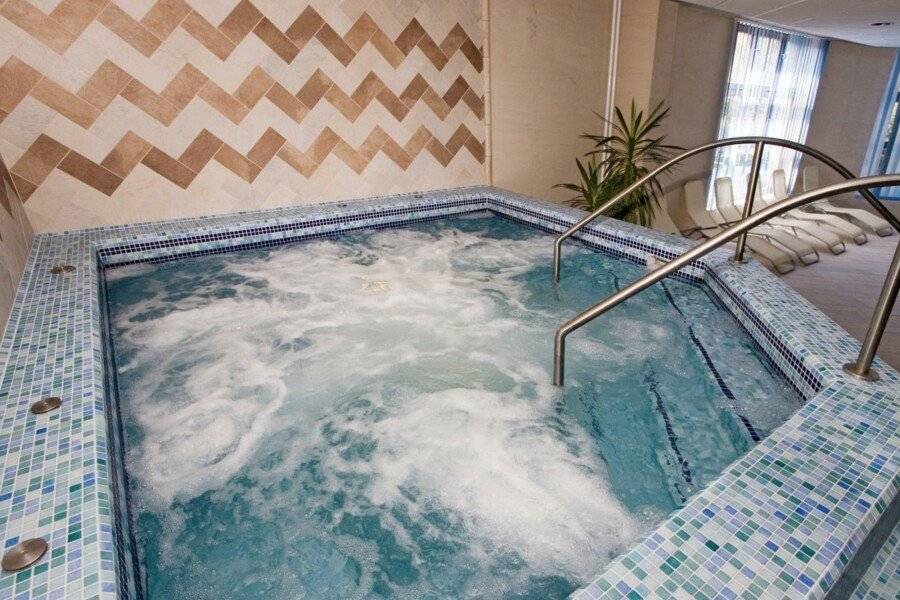 Rubin Wellness & Conference Hotel spa,jacuzzi