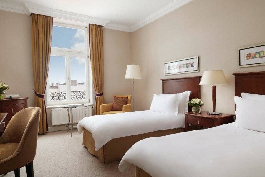 Corinthia hotel bedroom