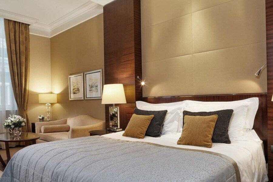 Corinthia hotel bedroom