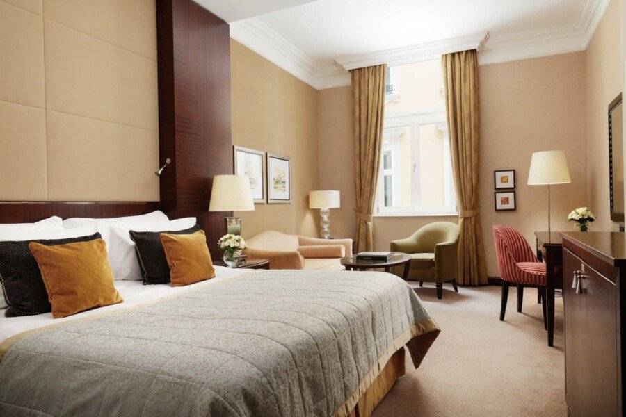 Corinthia hotel bedroom