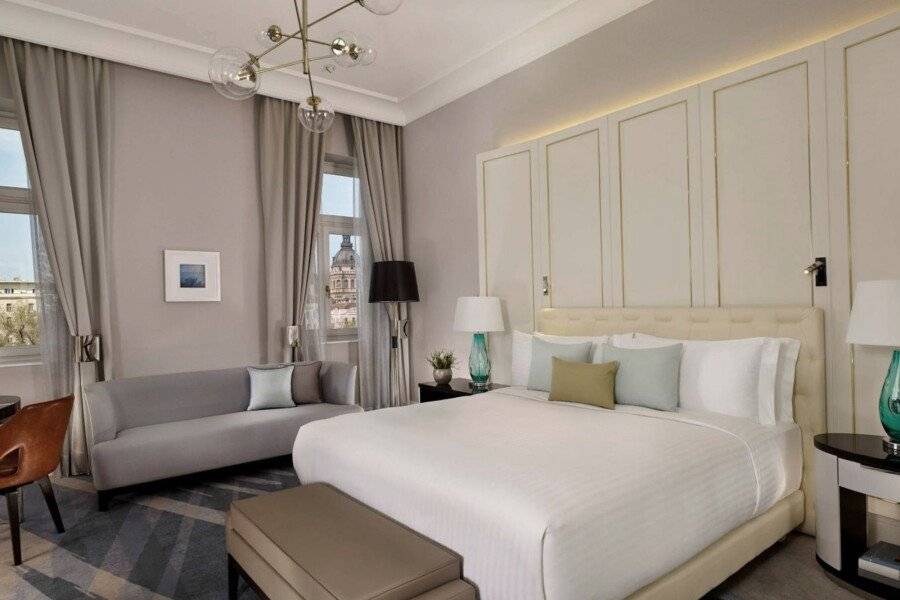 The Ritz-Carlton, hotel bedroom