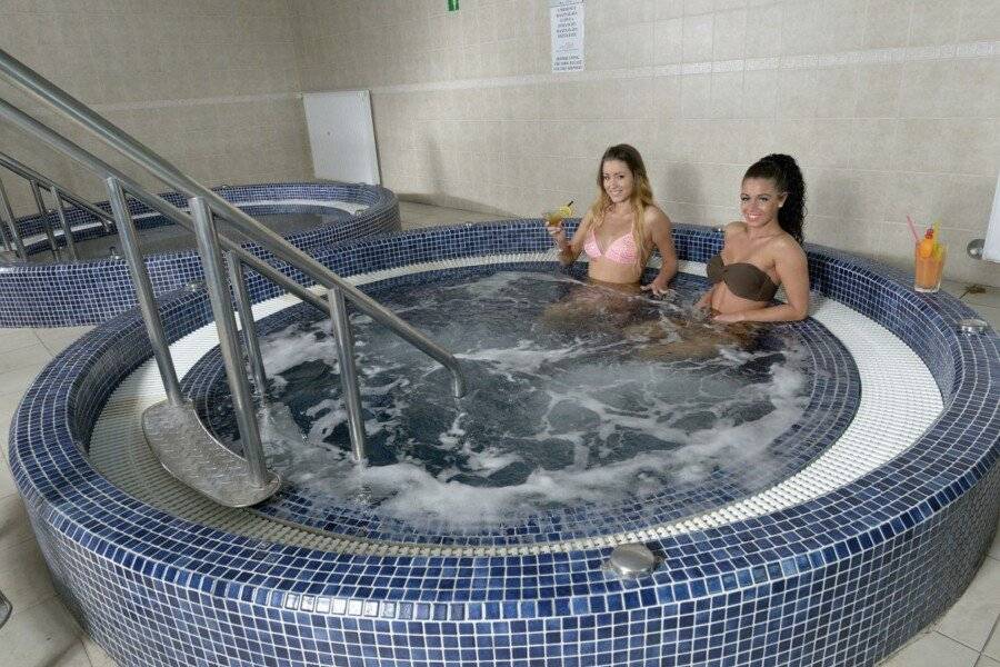 Holiday Beach Budapest Wellness Hotel with Sauna Park jacuzzi, spa