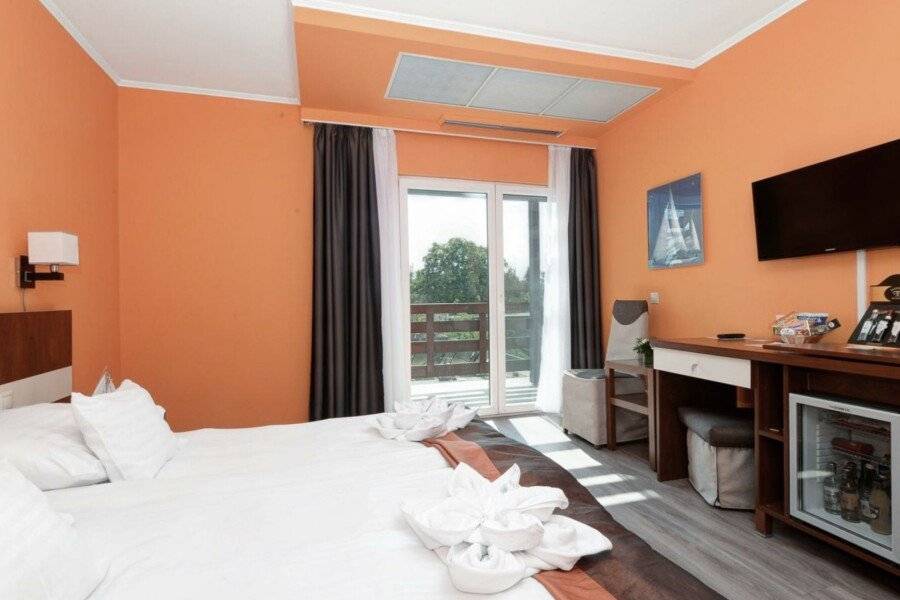 Holiday Beach Budapest Wellness Hotel with Sauna Park hotel bedroom