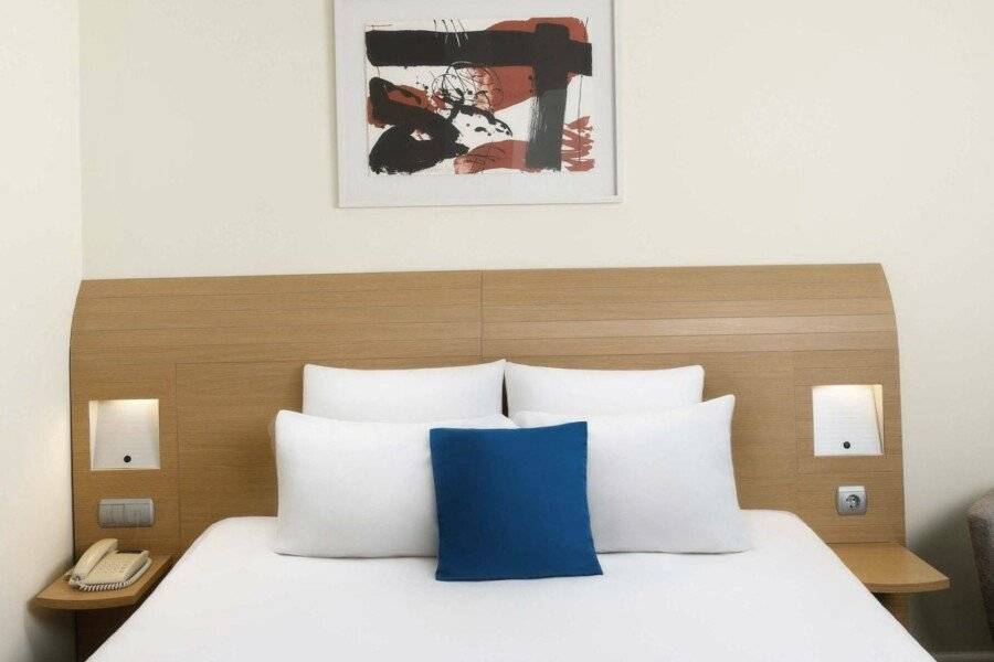 Novotel Danube hotel bedroom