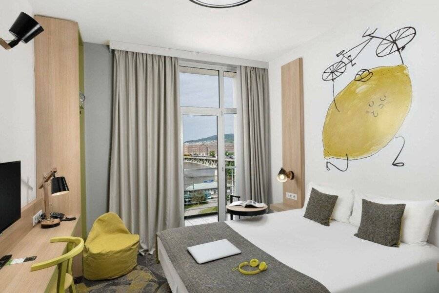 Ibis Styles Budapest City hotel bedroom