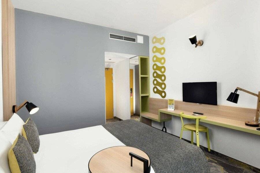 Ibis Styles Budapest City hotel bedroom