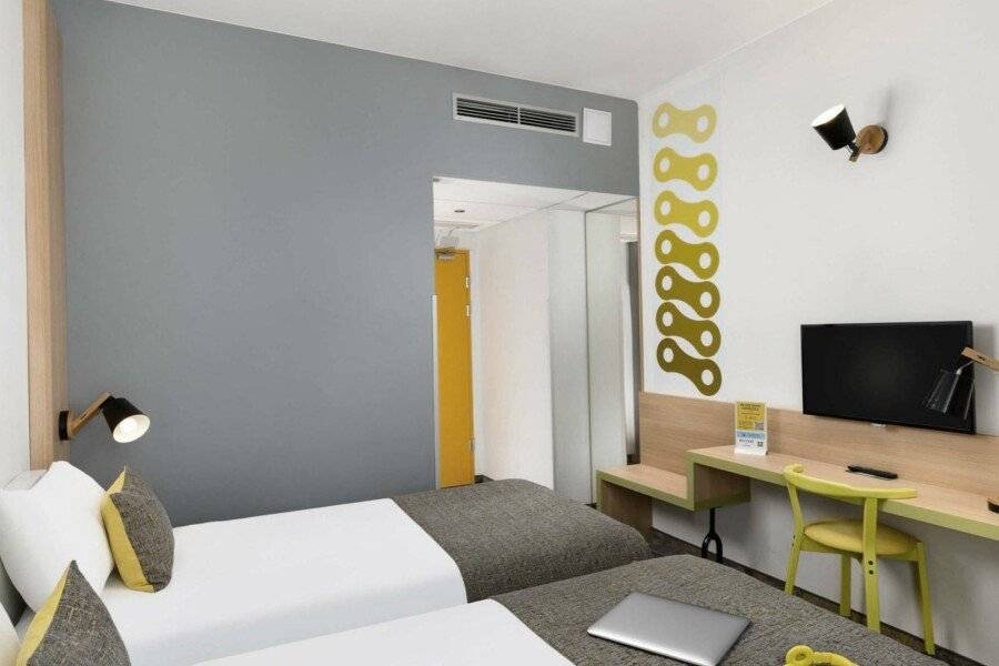 Ibis Styles Budapest City hotel bedroom