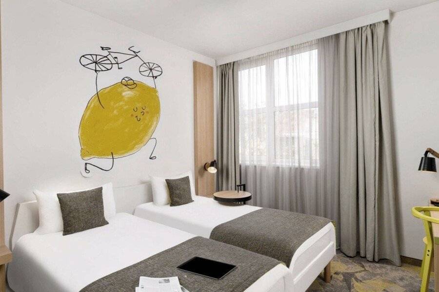 Ibis Styles Budapest City hotel bedroom